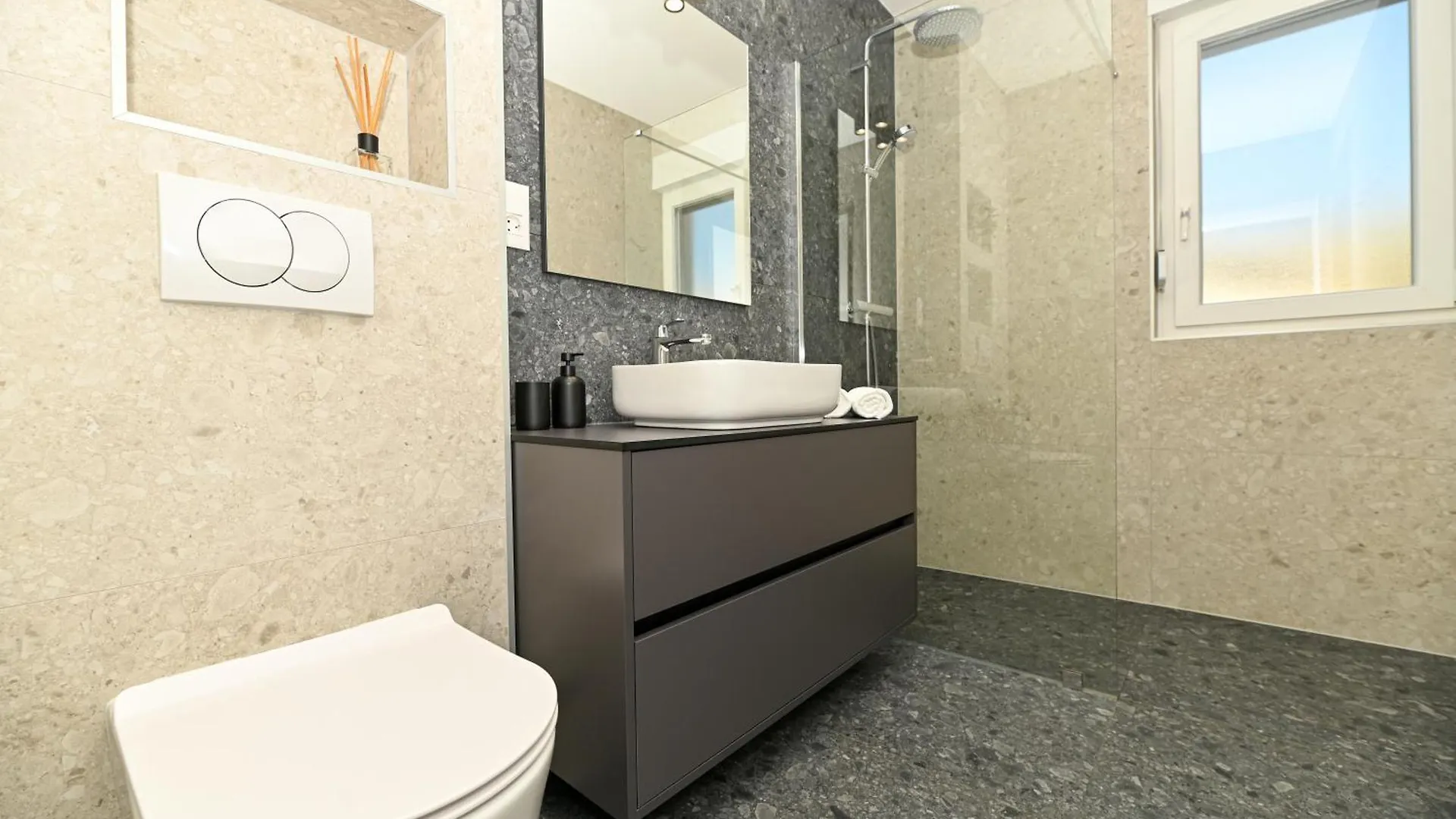 It Brand New Stylish Apartment
