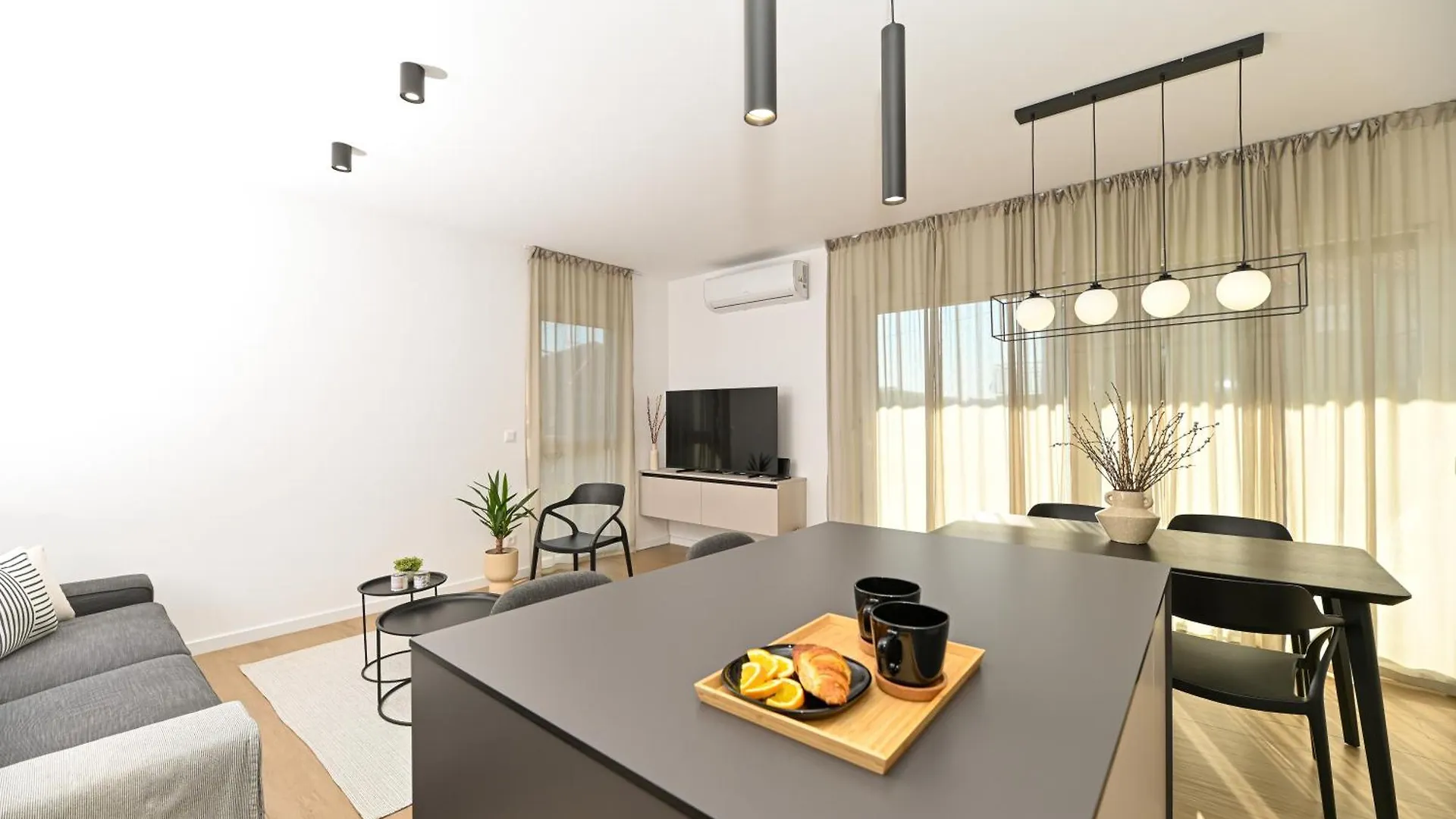 It Brand New Stylish Apartment